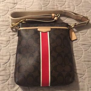 USED COACH LEATHER CROSSBODY IN GREAT CONDITION